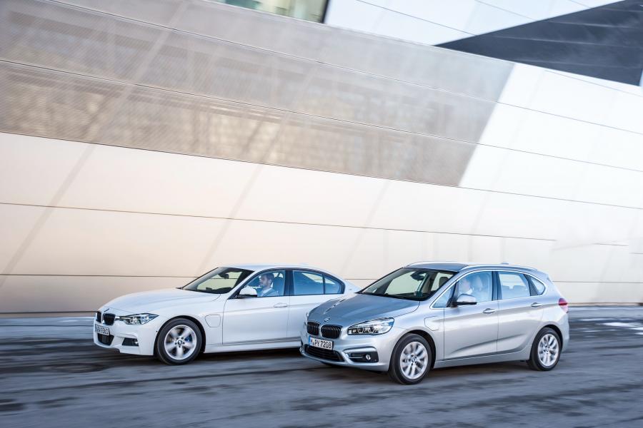  BMW 330e M Sport 2016 года  (фото 28 из 40)